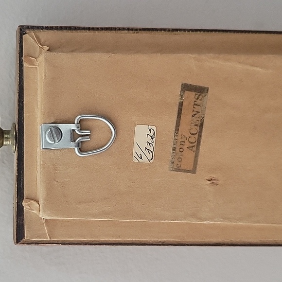 Vintage Colony Accents Cameo with Metal Art Wall Art - Picture 5 of 13